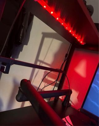 Mesa Gaming Negra con Estantería