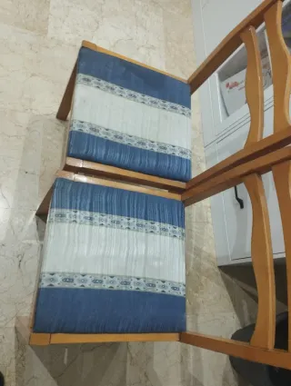 Conjunto de 2 sillas de madera