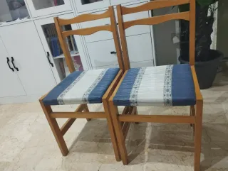 Conjunto de 2 sillas de madera