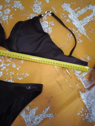 Bikini LK marrón con cadenas doradas