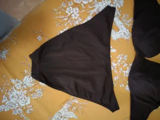 Bikini LK marrón con cadenas doradas