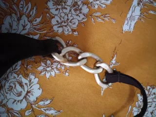 Bikini LK marrón con cadenas doradas