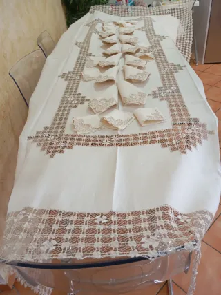 Mantelería bordada Casa Balcones amano