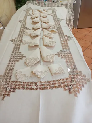 Mantelería bordada Casa Balcones amano