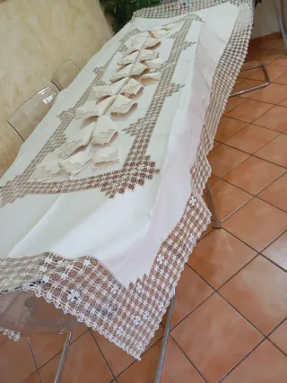 Mantelería bordada Casa Balcones amano