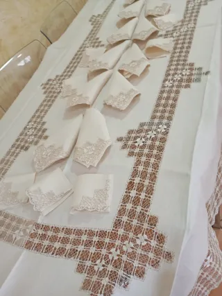 Mantelería bordada Casa Balcones amano