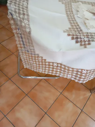 Mantelería bordada Casa Balcones amano