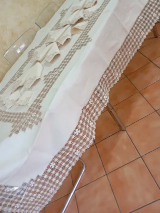Mantelería bordada Casa Balcones amano