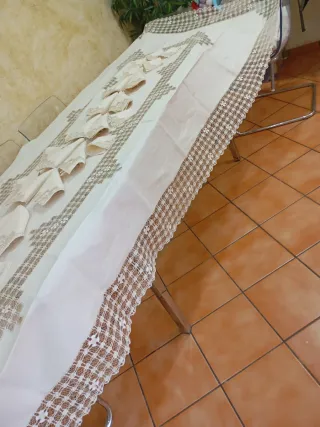Mantelería bordada Casa Balcones amano