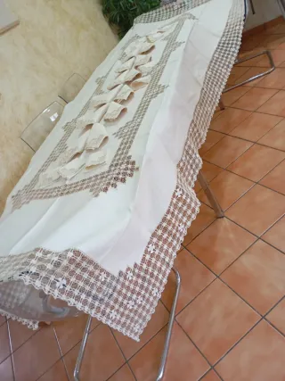 Mantelería bordada Casa Balcones amano