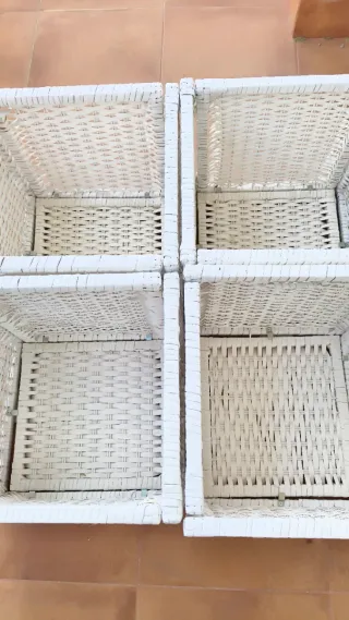 Cestas de mimbre blancas