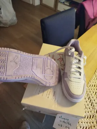 Zapatillas Puma Blancas y Moradas