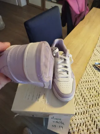 Zapatillas Puma Blancas y Moradas