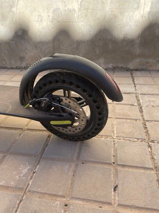 Patinete Eléctrico Cecotec Bongo 700W.