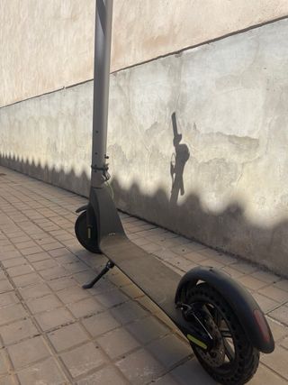 Patinete Eléctrico Cecotec Bongo 700W.
