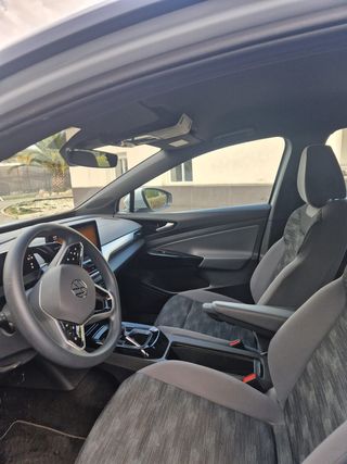 Volkswagen ID.4 Pure 2022 · 71.500 km · Eléctrico