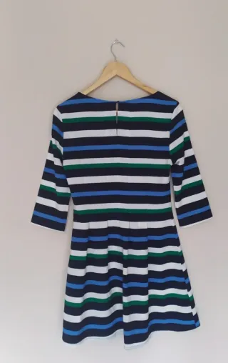 Vestido de rayas azul y verde