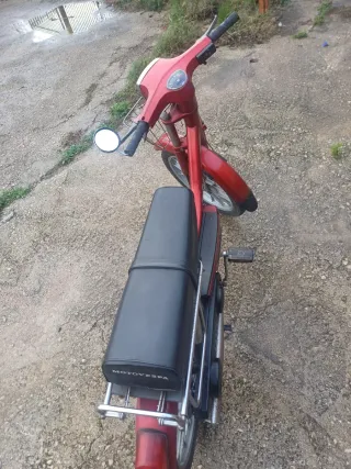 Vespino SC Roja Mobylette.  T max . F9