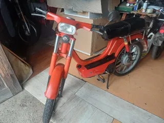 Vespino SC Roja Mobylette.  T max . F9