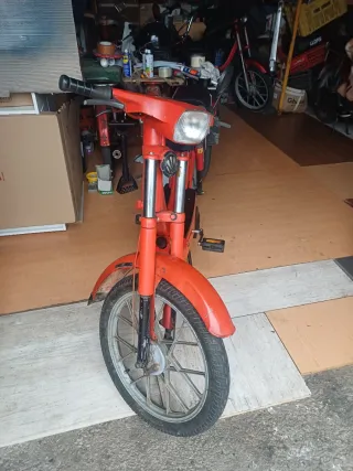 Vespino SC Roja Mobylette.  T max . F9