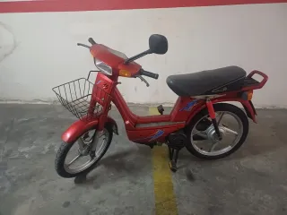Vespino SC Roja Mobylette.  T max . F9