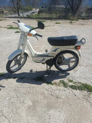 Vespino SC Roja Mobylette.  T max . F9