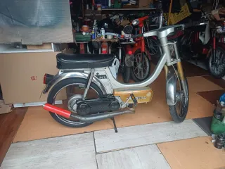 Vespino SC Roja Mobylette.  T max . F9
