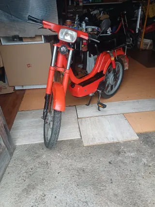 Vespino SC Roja Mobylette.  T max . F9