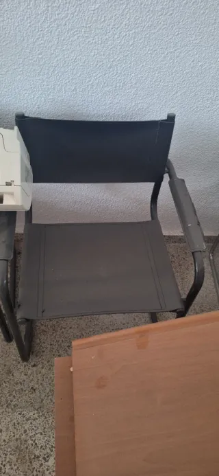 Silla de oficina con brazos de madera