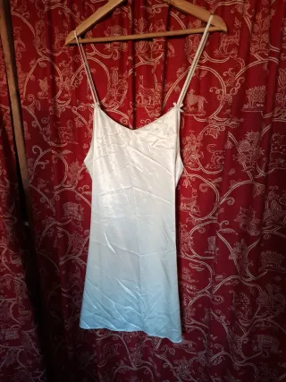 Camisón de satén blanco