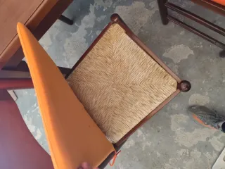 Mesa de comedor con 4 sillas
