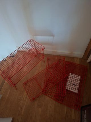 Baldas zapatero metálicas rojas