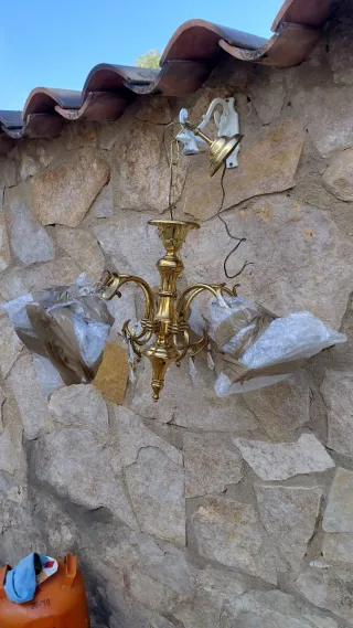 Lámpara colgante dorada de cristal