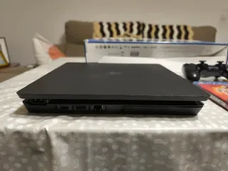 PS4 Slim 500GB Negra + Red Dead Redemption 2