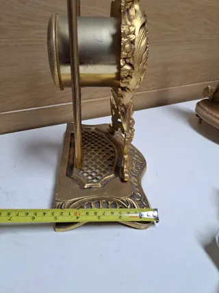 Reloj de sobremesa vintage dorado