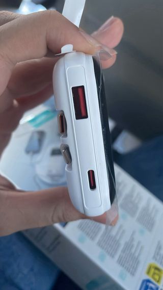 Power Bank APOKIN 10000 mAh con cables integrados