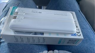 Power Bank APOKIN 10000 mAh con cables integrados