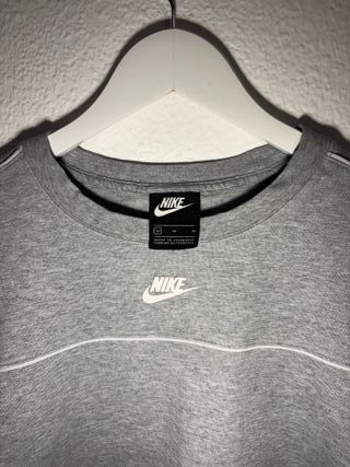 Sudadera Nike Gris con Ribete Blanco