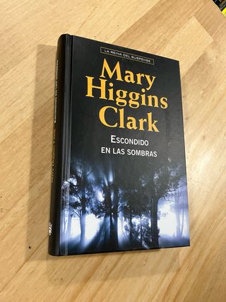 Mary Higgins Clark. Escondido en las sombras.