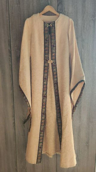 VESTIDO y TÚNICA MEDIEVAL