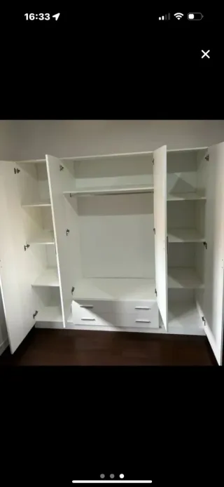 Armario blanco de madera