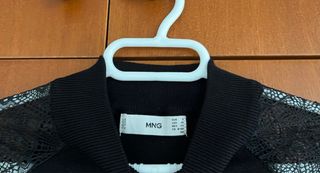 Vestido negro Mango con encaje