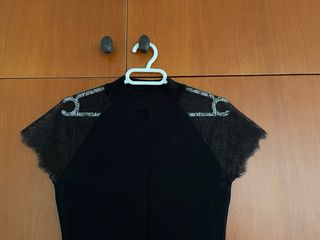 Vestido negro Mango con encaje