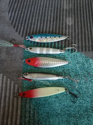 4 señuelos de pesca de 20 a 30g