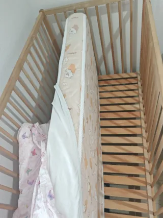 Cuna de madera completa