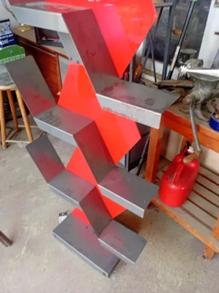 Estantería Metálica Hexagonal Roja y Plateada