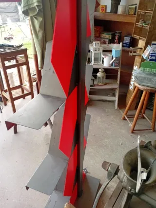 Estantería Metálica Hexagonal Roja y Plateada