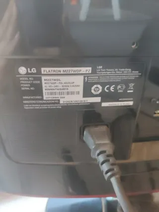 Monitor TV LG Flatron M227WDP con schermo Full HD