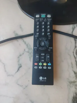 Monitor TV LG Flatron M227WDP con schermo Full HD