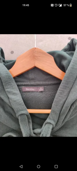 Sudadera Bershka verde corta